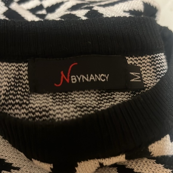 N By Nancy Geometric Sweater Women's Size Medium Black White - Picture 5 of 5
